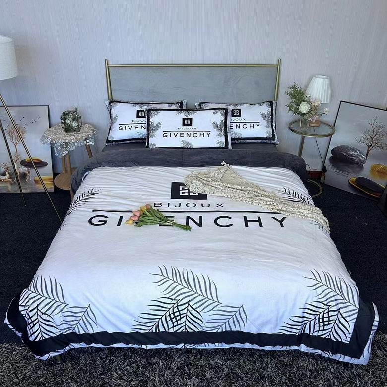 Givenchy 2.0x2.3m 32